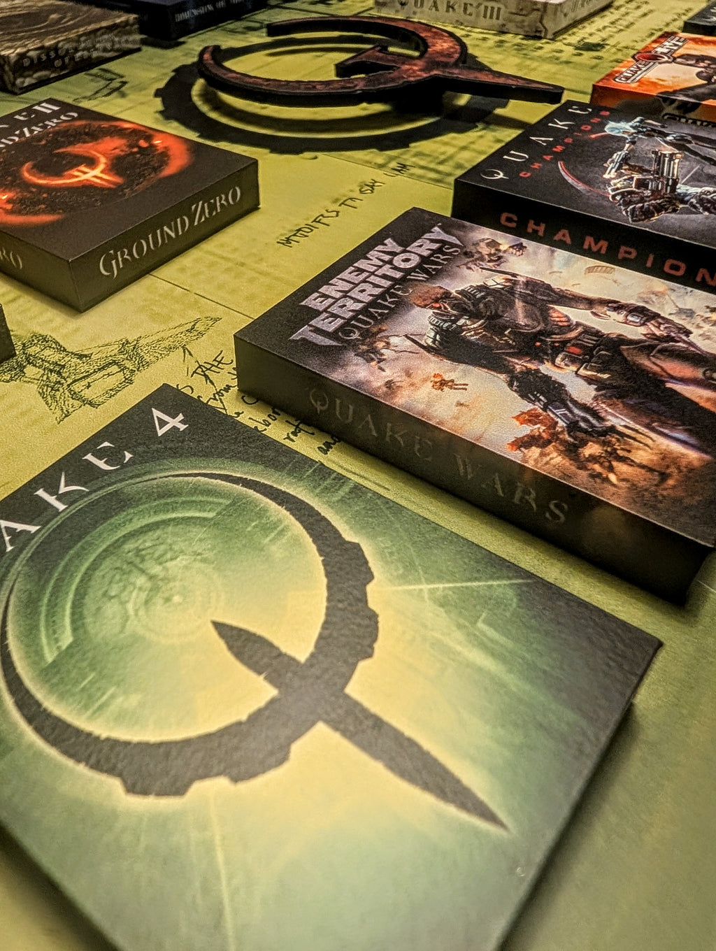 QUAKE - 3D Pictureframe with magnetic miniatures