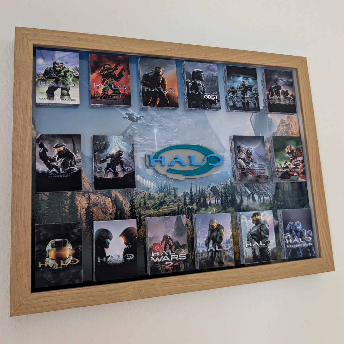 HALO - 3D Pictureframe with magnetic miniatures